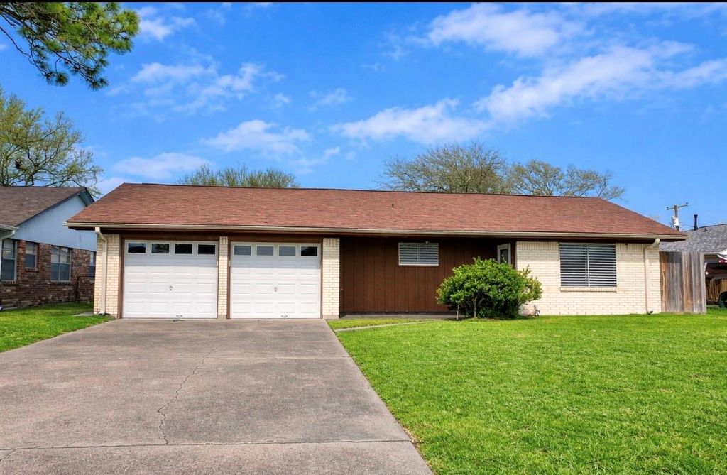 2814 12th Avenue N, Texas City, TX 77590