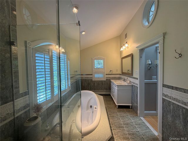 24 Arlington Avenue, Smithtown, NY 11780