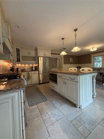24 Arlington Avenue, Smithtown, NY 11780