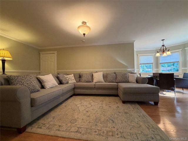 24 Arlington Avenue, Smithtown, NY 11780