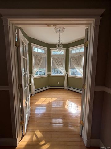 24 Arlington Avenue, Smithtown, NY 11780