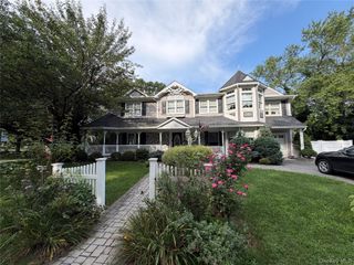 24 Arlington Avenue, Smithtown, NY 11780
