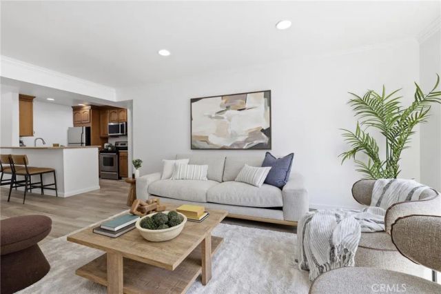 5257 Radford Avenue 212, Valley Village, CA 91607
