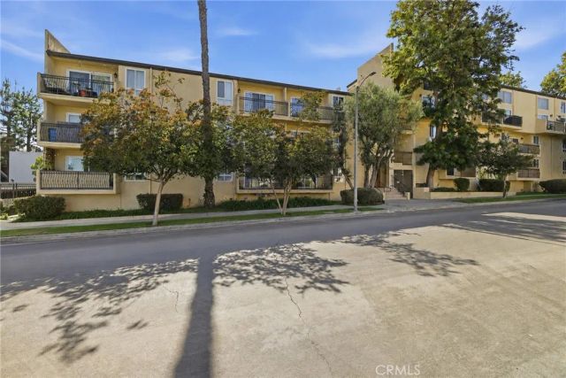 5257 Radford Avenue 212, Valley Village, CA 91607