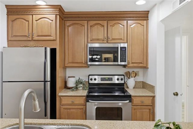 5257 Radford Avenue 212, Valley Village, CA 91607