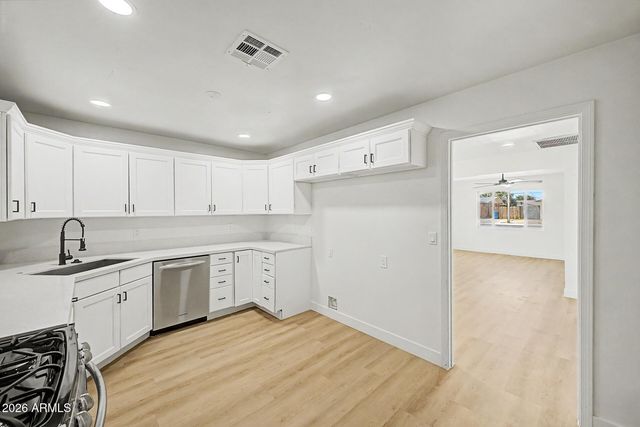 1917 W WHITTON Avenue, Phoenix, AZ 85015