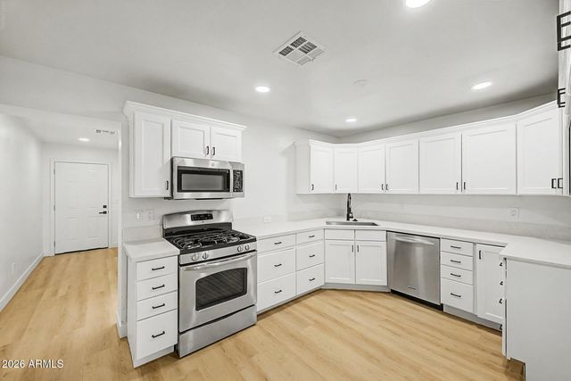 1917 W WHITTON Avenue, Phoenix, AZ 85015