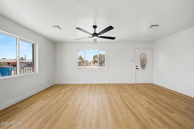 1917 W WHITTON Avenue, Phoenix, AZ 85015
