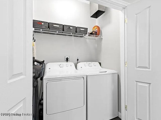 1508 Russell Lee Dr, Louisville, KY 40211