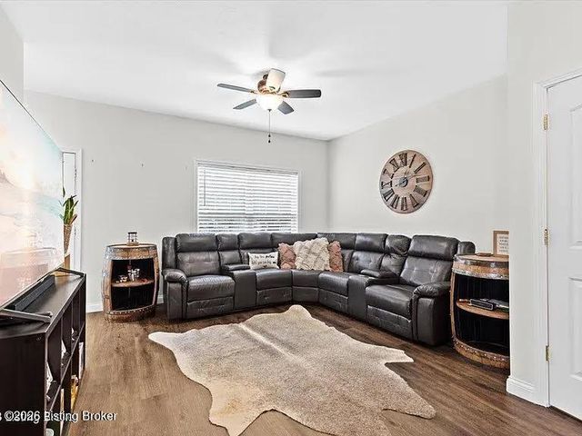 1508 Russell Lee Dr, Louisville, KY 40211