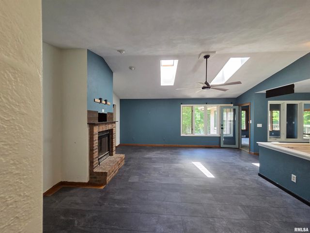 704 BAYSIDE Circle, Germantown Hills, IL 61548