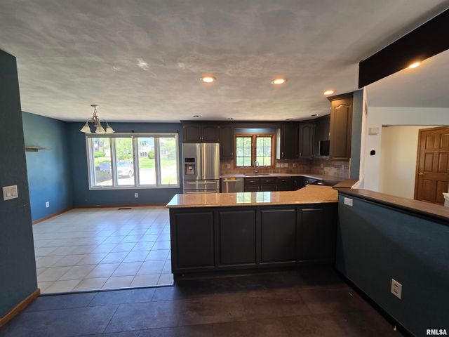 704 BAYSIDE Circle, Germantown Hills, IL 61548