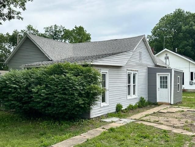 627 W Cherry Street, Nevada, MO 64772