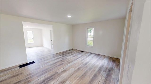 627 W Cherry Street, Nevada, MO 64772