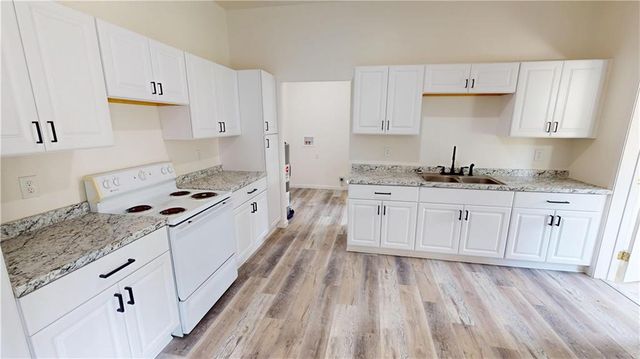 627 W Cherry Street, Nevada, MO 64772