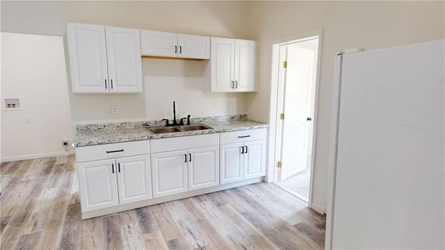 627 W Cherry Street, Nevada, MO 64772