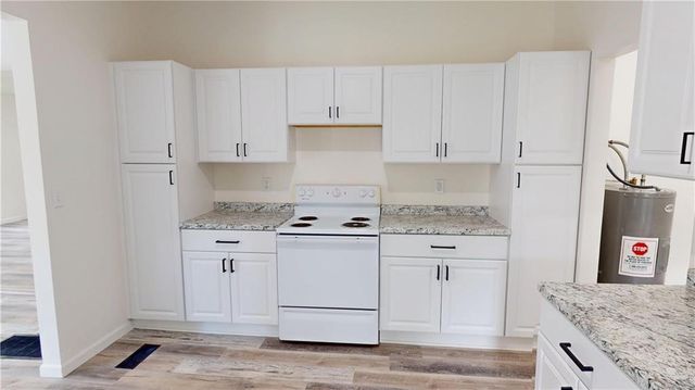 627 W Cherry Street, Nevada, MO 64772