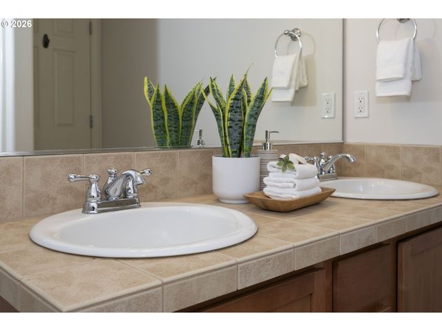 1436 Ne ALEXANDRIA Pl, Hillsboro, OR 97124