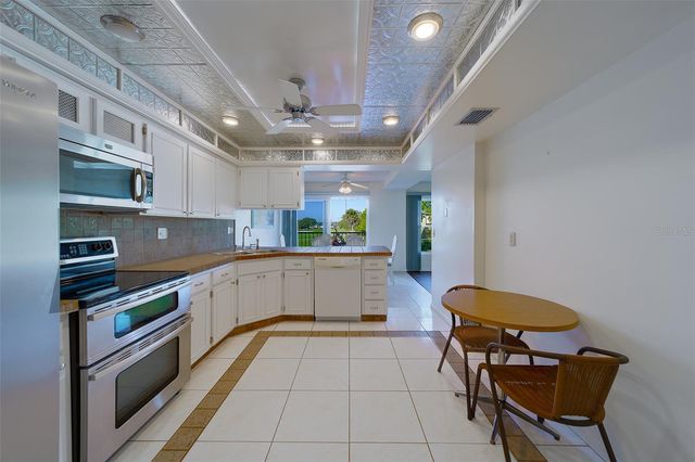 225 COUNTRY CLUB DRIVE F1210, Largo, FL 33771