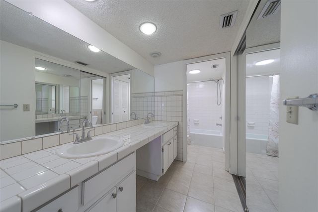 225 COUNTRY CLUB DRIVE F1210, Largo, FL 33771