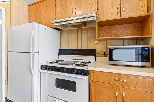 324 Berry Ave, Hayward, CA 94544