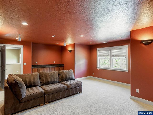 5489 Salal St SE, Salem, OR 97306