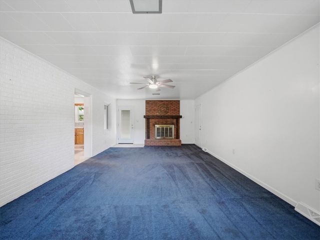 142 Center Grange Rd, Center Twp, PA 15001
