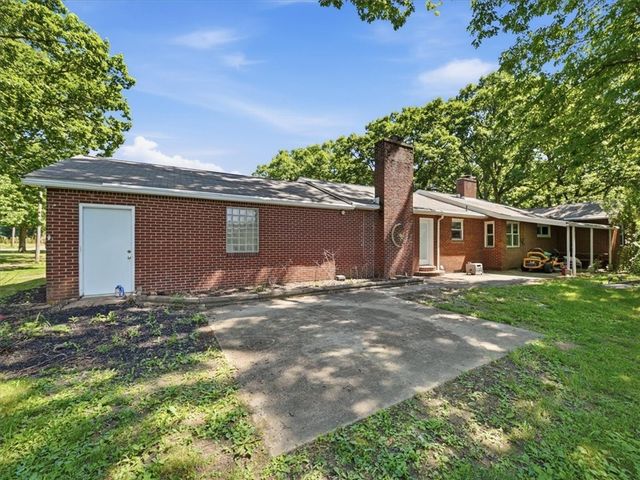 142 Center Grange Rd, Center Twp, PA 15001