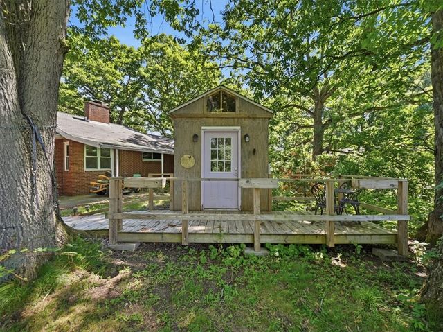 142 Center Grange Rd, Center Twp, PA 15001