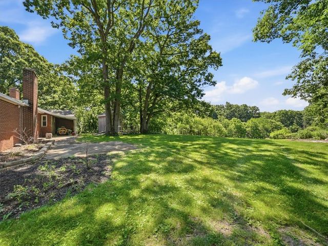 142 Center Grange Rd, Center Twp, PA 15001