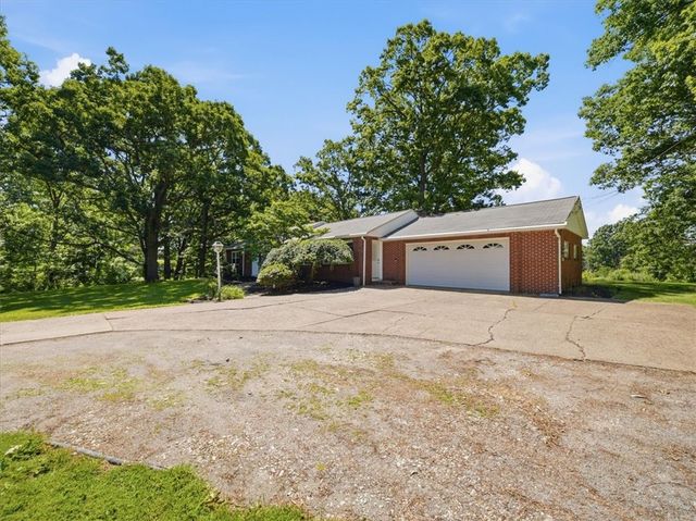 142 Center Grange Rd, Center Twp, PA 15001