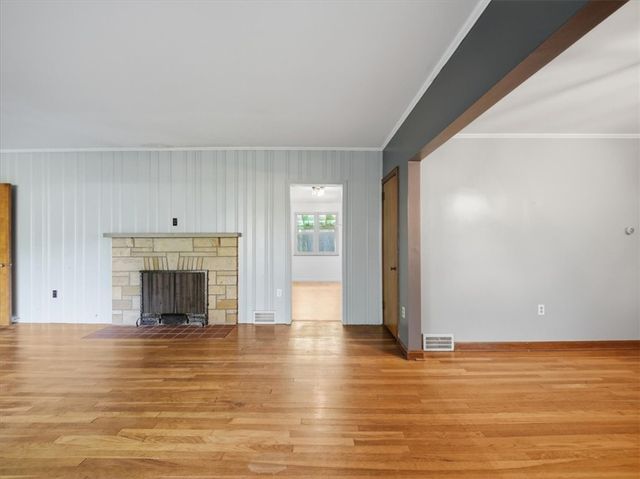 142 Center Grange Rd, Center Twp, PA 15001