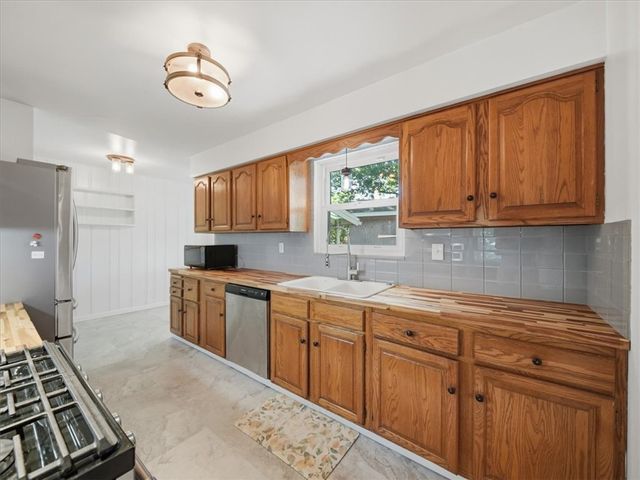 142 Center Grange Rd, Center Twp, PA 15001