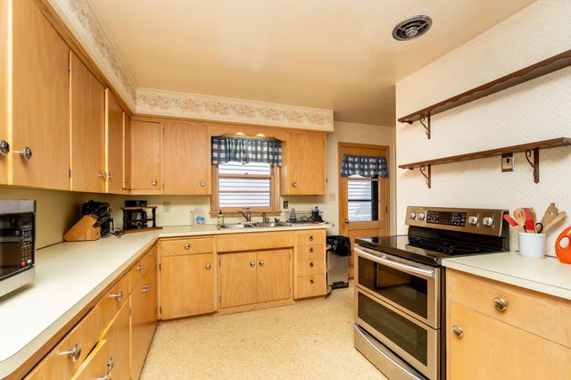 709 Shakopee Avenue E, Shakopee, MN 55379