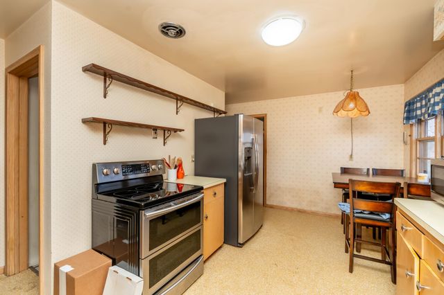 709 Shakopee Avenue E, Shakopee, MN 55379