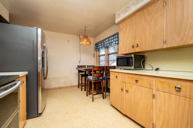 709 Shakopee Avenue E, Shakopee, MN 55379