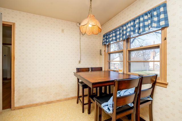 709 Shakopee Avenue E, Shakopee, MN 55379