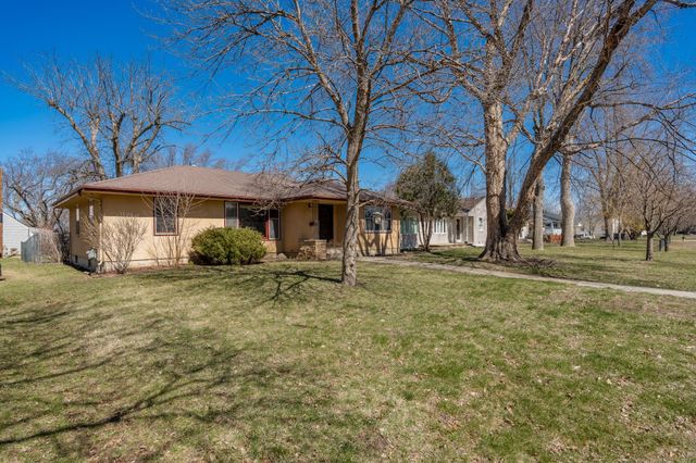 709 Shakopee Avenue E, Shakopee, MN 55379