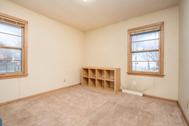 709 Shakopee Avenue E, Shakopee, MN 55379