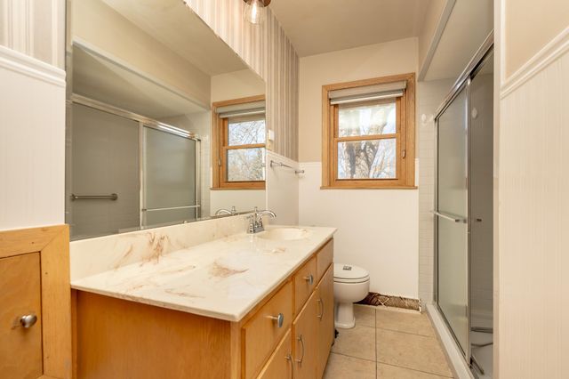 709 Shakopee Avenue E, Shakopee, MN 55379