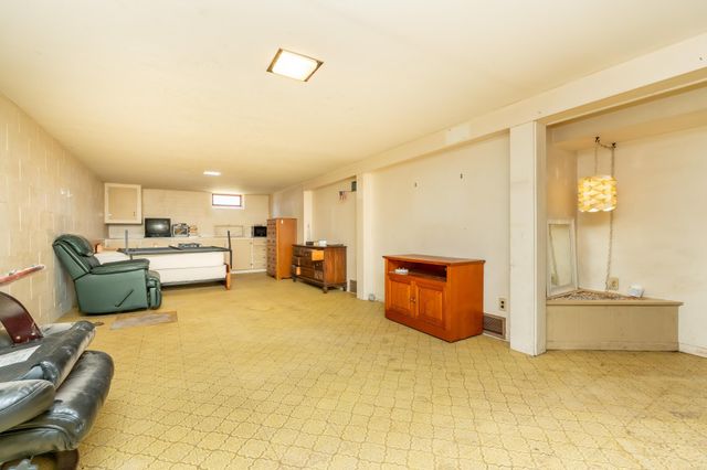 709 Shakopee Avenue E, Shakopee, MN 55379