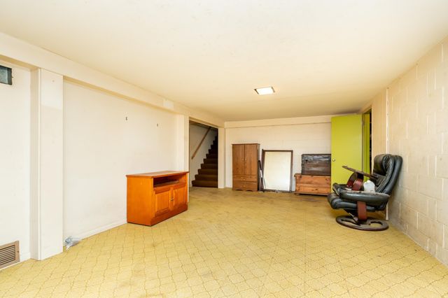 709 Shakopee Avenue E, Shakopee, MN 55379