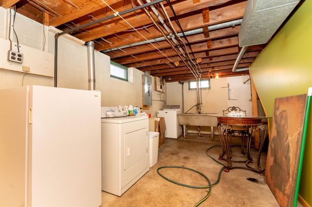 709 Shakopee Avenue E, Shakopee, MN 55379