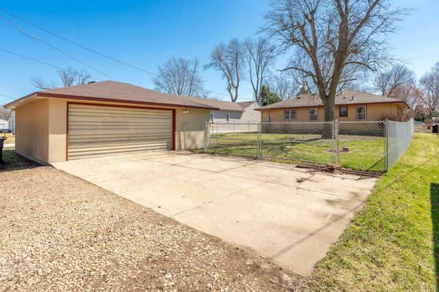 709 Shakopee Avenue E, Shakopee, MN 55379