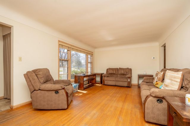 709 Shakopee Avenue E, Shakopee, MN 55379