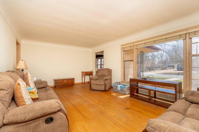 709 Shakopee Avenue E, Shakopee, MN 55379