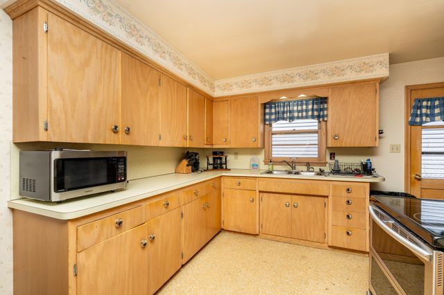 709 Shakopee Avenue E, Shakopee, MN 55379