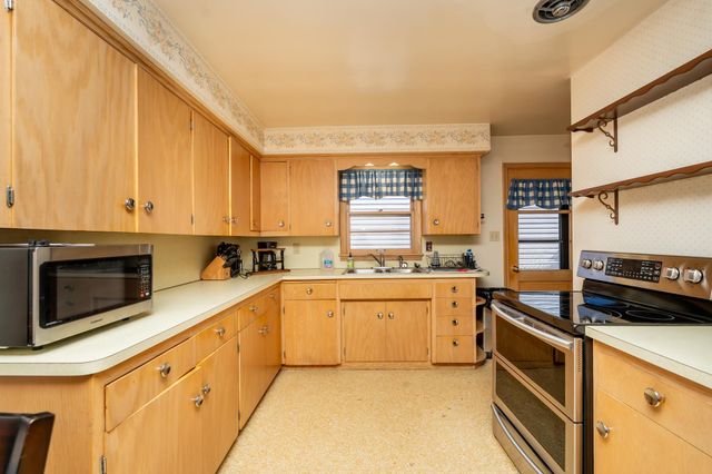 709 Shakopee Avenue E, Shakopee, MN 55379