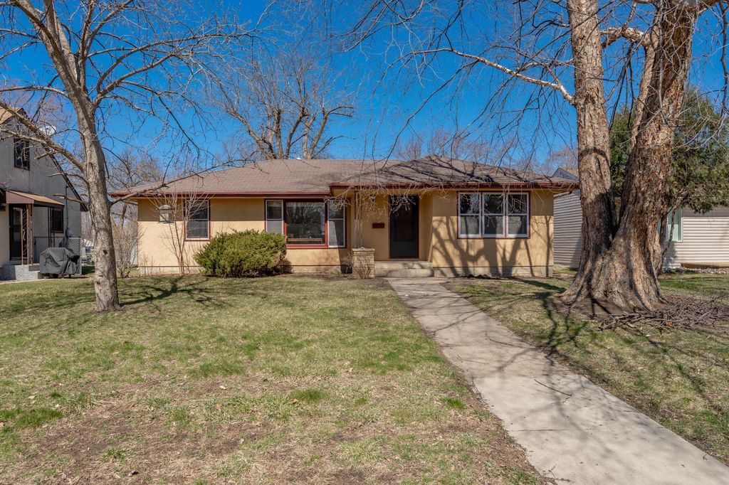 709 Shakopee Avenue E, Shakopee, MN 55379