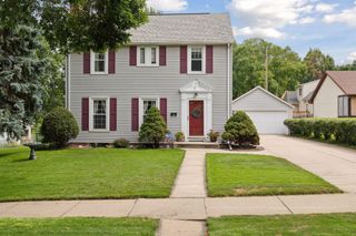 727 Holmes Street S, Shakopee, MN 55379